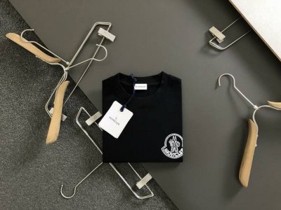 mon*合身版型S-Xl 25早春最新重工专柜款印花融合绣标高工艺重磅短袖，高端品质专柜原单圆领援助，顶级制作工艺进口面料，专柜款独特设计，采用进口高端订制进口