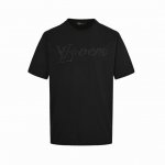 Louis Vuitton 路易威登 铆钉绣花圆领短袖 Vic限定款6,800购入，菲董联名系列，采用230G32S双纱纯棉面料，胸前呈现饰钉和3D花卉刺绣，四
