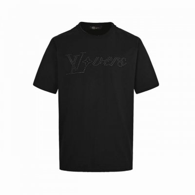 Louis Vuitton 路易威登 铆钉绣花圆领短袖 Vic限定款6,800购入，菲董联名系列，采用230G32S双纱纯棉面料，胸前呈现饰钉和3D花卉刺绣，四