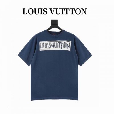 louis Vuitton 路易威登 字母毛织短袖 原8,850购入 采用高质纯棉14S细针织片 德国进口提花机织片而成 电脑扫描胸前描绘字母图案 提花采用进口