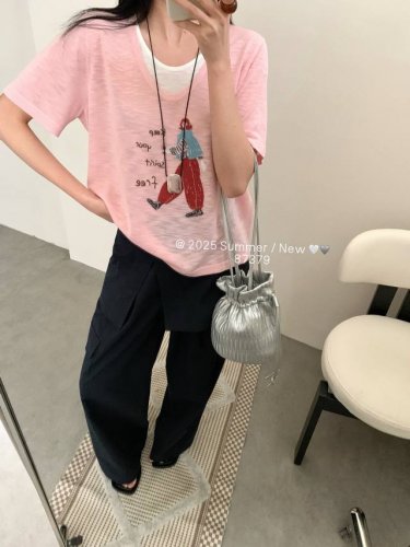 美女短袖假两件