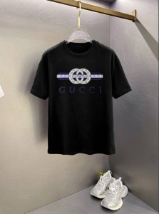 Gucci古驰 25Ss新款经典印花短袖，明星穿搭款，采用双纱纯棉280G，印花工艺，面料颜色定制定染，不缩水不退色。手感舒服，质感超强潮男潮女必备经典落肩阔版