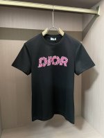 dior 新品 最新专柜短袖T恤 定制260克面料高密面料 万针刺绣字母传承经典著作胸前标志图案设计 版型极佳 单穿内搭都是不错的选择 尺码S Xxl