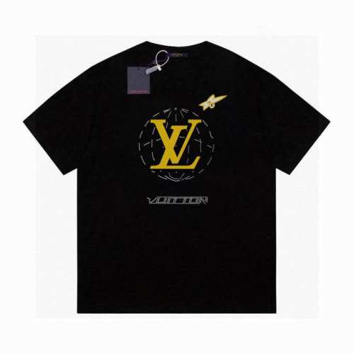 高品质Lv25Ss印花短袖！胸前品牌字母Logo大牌感十足！高端大气完美演绎，经典圆领不挑人版型上身巨显瘦 面料采用230克纯棉面料，保证舒适性同时透气冰爽的同