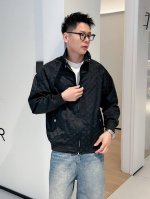 路易威登 高品质2025春季新款夹克外套，秀场新品品相非常完美，记忆面料舒适保暖，三标齐全，色泽饱满诱人，非常出彩的设计，轻松将时髦感进阶，做工极为考究严谨，走
