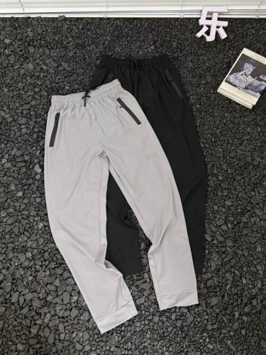 露露Lululemon立体橡胶Logo抽绳松紧户外运动休闲吸汗透气直筒拉链口袋纯色简约休闲时尚百搭 男女同款 想要和另一半拥有情侣款的时尚穿搭？露露Lulule