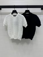 上新原单高端品质Louis Vui*Ton 2025春夏最新系列 菱格提花针织短袖 定制羊毛针织材质 质感上乘 圆领针织短袖版型 领口坑条设计优雅知性 成衣袖口