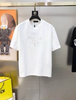 P*Ada 普拉哒2025春夏新款原单男士圆领短袖T恤 专柜同步售卖 爆款高端品质 高版本 Os版型阔版 贴布刺绣字母Logo设计 定制进口双股100%纯棉面料