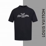 款号#Z21 Lv 字母小标刺绣圆领短袖 Louisvuitton官网一致款式 面料：32支双纱280克纯棉面料 同缸同色织染螺纹 颜色一致 工艺：进口机器饱满