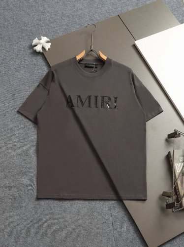 Amiri 阿米里 微宽版型Xs S M L 25Ss最新最顶级 及简Logo 设计感十足最顶级的品质专柜原单短袖，顶级制作工艺进口面料，专柜款独特设计，采用进