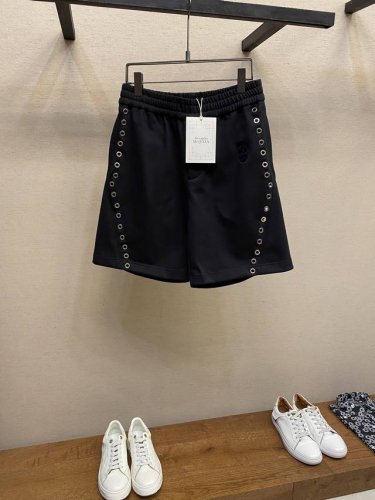 Alexander Mcqueen 麦昆Mcq休闲短裤 骷髅头刺绣饰 两侧空心铆钉设计 独特新颖 定做刻字五金 百搭款 尺码：S-Xl