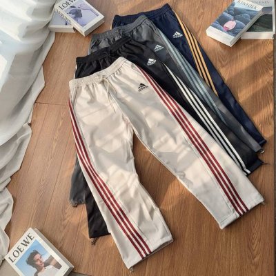 Adidas 阿迪达斯经典三杠春季爆款直筒运动裤 版型宽松Wang炸绝绝子 当季极品 显瘦遮肉 Jue对的好穿第一名 面料亲肤透气 穿一整个季节无压力 宽松裤型