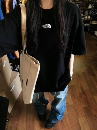 the North Face 北面25Ss 太阳印花短袖 高版本 重工 短袖T恤 顶级用料 限量发售！ 面料：250克 双纱双股用料 预缩定型 具有良好的吸汗性