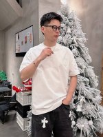 迪奥 2025春夏新款首发专柜最新款短袖圆领T恤 高端订制 设计前卫时尚！品牌Logo重工艺设计 高端定制丝光云朵棉面料.手感柔软.穿着舒适.专柜级别精致车线.