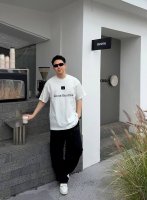 Ac 新款字母印花双层重工短袖T桖 字母图案不管是T桖还是卫衣都是每年的爆款单品 前幅大面积印花采用大康丽数码印花机直喷 成本极高 经过多次的调试打版图案色差还