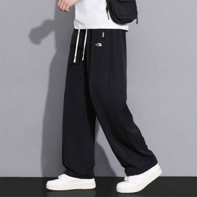 the North Face 北面春夏速干冰丝拼接透气网孔束脚户外裤运动裤。 夏季新款男士速干冰丝休闲运动裤，做工干净简洁，3D立体剪裁，锦纶氨纶混织速干面料，
