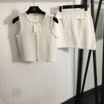 款号20252626 Sandr*新款针织套装，法式优雅 立体珍珠勾花针织背心+Ａ字针织短半裙，白色，黑色，Sml， M码；胸围76，长43；腰围62弹力，长4