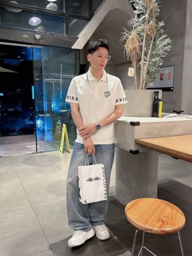l牌*修身版型M-Xxxl 2025春夏款顶级进口私货，高端绣花Logo融合百搭翻领短袖Polo衫，纯色百搭融合绣花针织短袖专柜款时尚不失奢华 品质毋庸置疑 上
