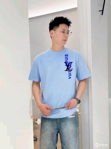 LV 路易 25Ss 大师亲手设计潮牌新品印花圆领短袖T恤 春夏最新砖柜同步 Os落肩版型 300克重全棉 时尚又个性 超级百搭好看的一款 男女都非常合适 人手