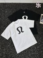 露露 Lulu 25新款胸前大Logo标识运动休闲短袖T恤 男女款 - 宽松休闲的版型 穿上就像被云朵包裹 自在又舒适 无论是宅家追剧 还是出门逛街 约会 都毫