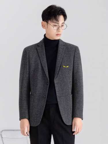 Fendi 芬迪25Ss春季新款男士商务休闲针织西装外套，香港洋行渠道货 秋冬新品，高级秀场系列，官宣画册海报穿搭款！ 西装属于搭配季塑造性极高的奢物，一件上乘