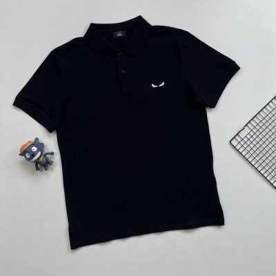 fendi芬迪小标刺绣Polo衫 采用高品质定制面料，柔软触感，轻盈柔韧，细腻亲肤。 冰丝体感，炎炎夏日拒绝闷热！ 同时具有吸湿速干功能性。不粘身不黏腻！不易变