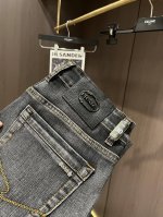 支持年后退换。 P250 Pra24秋季男士直筒牛仔裤.......后口袋字母徽标Logo 客供丹宁牛仔棉布制成 贴肤舒爽 完全没有腻身感可言 直筒的版型裁剪