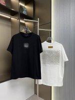 Louis Vuitton路易威登2025Ss定制凹凸字母铜版压花图案情侣休闲短袖T恤 最高版本！定制面料290克100%双纱棉！定制凹凸字母Lv铜版压花图案，