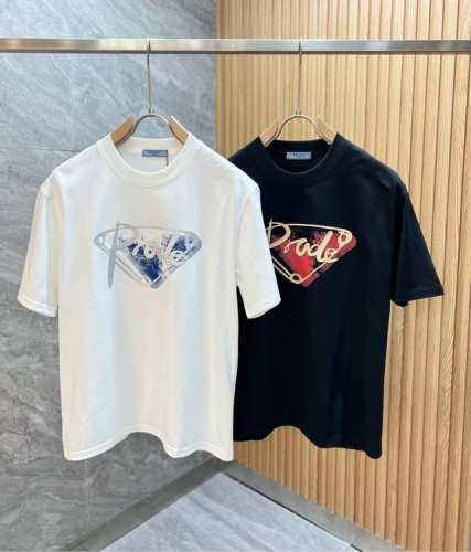 prada 普拉达 2025春夏新品 三标齐全 圆领纯棉短袖T恤 好货不用过多介绍 看细节 专柜码数：M-Xxxl 175 140建议L