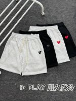 play 川久保玲 经典简约刺绣贴布小标男女情侣款短裤 高品质300克高克重华棉面料，亲肤透气不起球，刺绣Logo点缀，时尚又个性，超级洋气的一款，强烈推荐单品