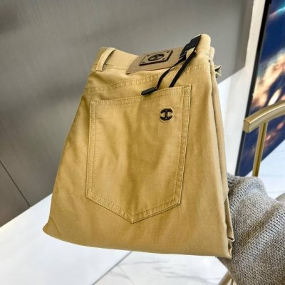 P310 塞林、2025Ss早春新款新款男士休闲裤、商务休闲款！贴身舒适柔软。客供定织料，入手便知极具柔滑面料，手感柔软亲肤，上身挺括有型，表面又有着温润的光泽