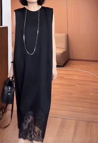 翻单出货、醋酸拼绣蕾丝，带垫肩、法式极简版型、非常大牌 黑色 S Xl