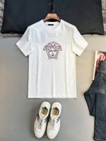 Ver# 2025春夏新款首发专柜最新款短袖圆领T恤 高端订制 设计前卫时尚 品牌Logo重工艺设计 高端定制230克面料.手感柔软.穿着舒适.专柜级别精致车线