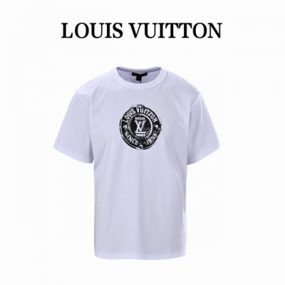 louis Vuitton Lv 印章渲染短袖T恤 正品7050购入开发，采用60支液氨双股面料 克，领口1*1彼德罗纹240克，胶浆印花工艺，布匹洗水，定制辅