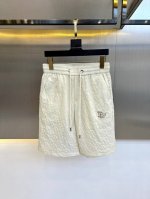 dior、 25S春夏新款休闲短裤！春夏季必入的时尚运动短裤，适用于各种场合，出镜率非常高，喜欢的不要错过哦！此款精选高品质面料%95聚酯纤维%5氨纶、布面纹理