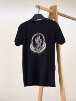 p170 moncler 蒙口 2025Ss春夏新品 休闲圆领T恤，立体感Logo廓形半袖T恤，甄选高支埃及长绒棉，手感面糯有骨感，柔而有韧性。液氨工艺处理，韧