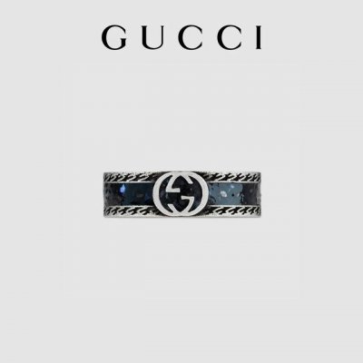 Gucci G家互扣式双G闪金黑色珐琅戒指 千呼万唤使出来，全新互扣式双G黑色珐琅手镯，闪耀暖暖光芒，复古做旧，珐琅烤漆，精工细作，品牌经典互扣式双G标志，搭配