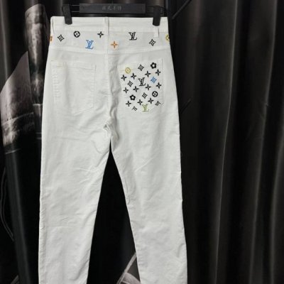 oc-764 Lv路易威登 牛仔裤 修身剪裁 面料带弹力 重洗水 颜色超正 后口袋钢印水印图案 颜色：图片色 码数：M-Xxl