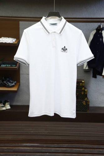 prada-2025春夏系列新品 普拉达-经典时尚Polo衫！时尚单品设计，胸前品牌字母图案搭配更加时尚舒适，高标准定制，上身非常有型，高档定制丝光珠地面料质感