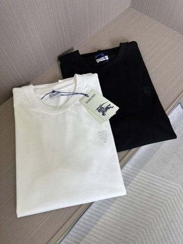 25Ss 新款Burberry刺绣短T 面料采用进口新氧棉面料，这块面料以透气增氧，吸湿排汗，健康环保为理念，在有机棉纤维中纳入米氧化锌颗粒，赋予抗菌.防臭.抗