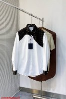 L225 Lv路易威登 25Ss老花拼接牛仔衬衫 本款出自 2025秀场，为上部的繁复拼接融入 Monogram 花卉。西部风格育克和镶边口袋流露典雅气息，贴饰