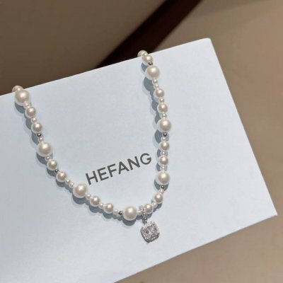 Hefang何方珠宝气泡方糖项链原创设计轻奢优雅生日礼物，还原香槟气泡形态，麻色贝珠与银珠错落串联，打造视觉层次感，修饰颈部线条，无法拒绝的夏日高级感首饰 配全