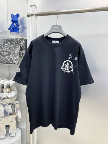 mon*蒙口 2025夏季新款泼墨经典印花徽标大幅字母Logo最新品短袖 Dd 专柜同步有售，原单狠货，时尚进口原版科技面料，上身舒适透气，原版定制五金辅料，上