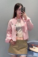 Miumi* 25Ss春夏新款 知性分子简约风短款衬衫。原版开发！高版出品！定制纯棉衬衫面料质感轻盈舒适！定位刺绣字母低调奢华，经典小短款直裁版型上身巨显瘦！可