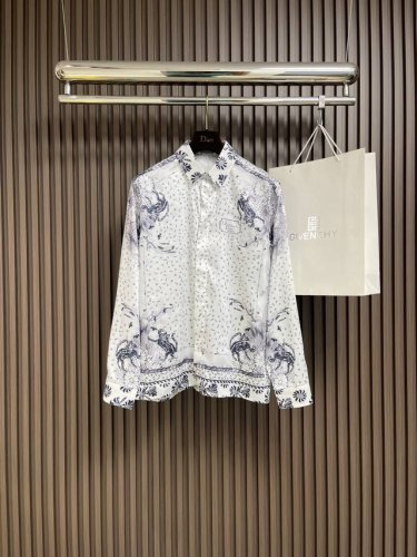 p310Dior 2025Ss早春新款逸韵青花风长袖衬衫，这款村衫来自 And Hylton Nel 联名系列，展现了对艺术家作品的诠释。采用白色桑蚕丝斜纹面料