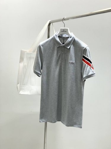 Moncler 蒙口 2025夏季最新品 专柜同步有售 原单狠货 时尚休闲翻领短袖T恤 上身舒适 吸睛而有亮点 采用进口原版面料 顶级刺绣工艺字母图案Logo