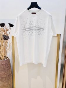Size：S M L Xl 黑白两色 男女同款197712170071 G家G*Cci 古驰 放射式钻饰双G半袖T恤采用针织棉匠心打造，缀饰G*Cci互扣式双G