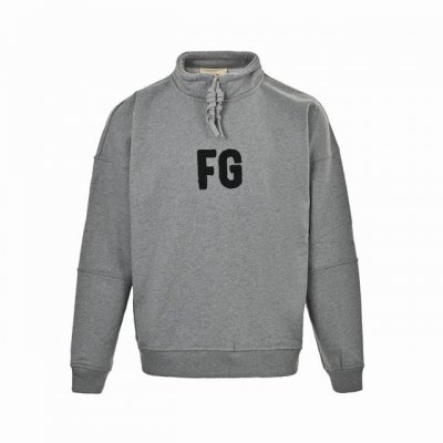 Fear Of God 主线FG毛巾字母卫衣 今天带来“FG”富贵高领卫衣 整件衣服没什么难度 就是胸前的一个厚度高达2厘米的毛巾绣 配合上新季的特殊领子 可以