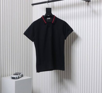 Dior 迪奥 25Ss 后领字母提花polo短袖 选用棉质珠地网眼布打造，定制材质260G长绒棉。衣领为双系统提花定织扁机制成，有弹性，不变形。衣服全部原生布