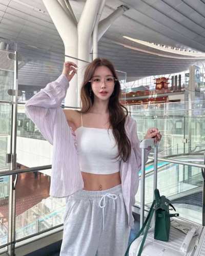 25Ss春夏Alexander Wang条纹真丝衬衫内里配好打底裤 度假舒适、夏天必备。Sml ：条纹